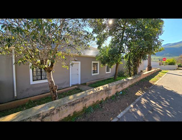 2 BEDROOM HOUSE FOR SALE IN GENADENDAL